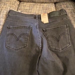 Levi crop jeans 6 w28